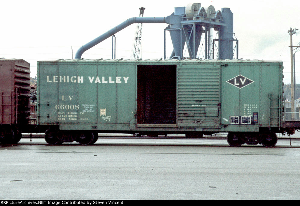 Lehigh Valley box car #66008